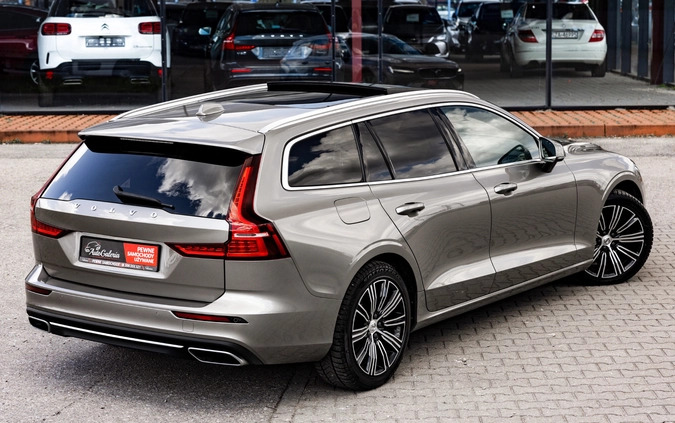 Volvo V60 cena 114900 przebieg: 104584, rok produkcji 2019 z Gryfice małe 781